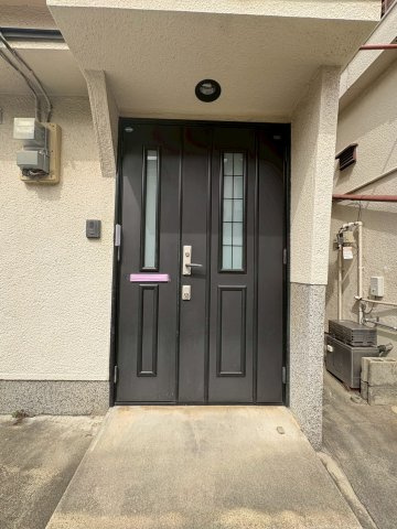 川西貸家のエントランス