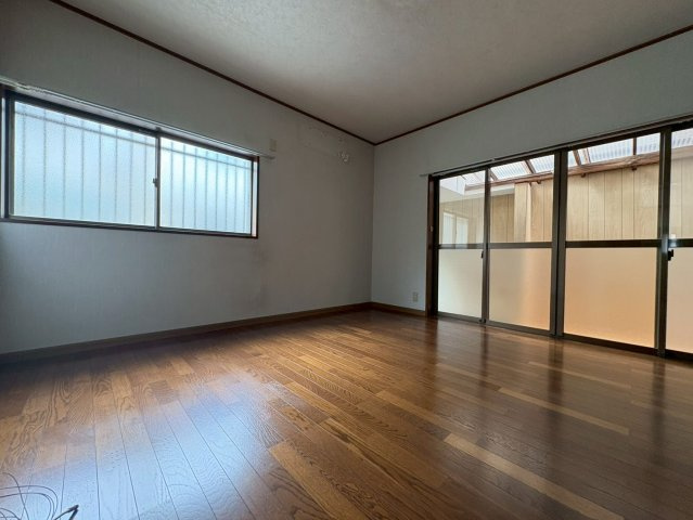 川西貸家の居間・リビング