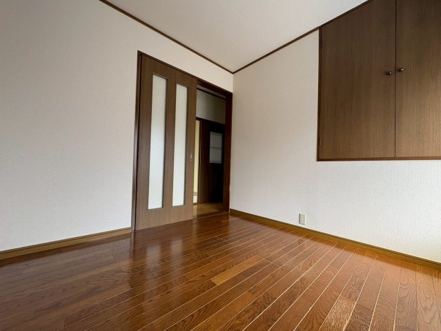 川西貸家の洋室