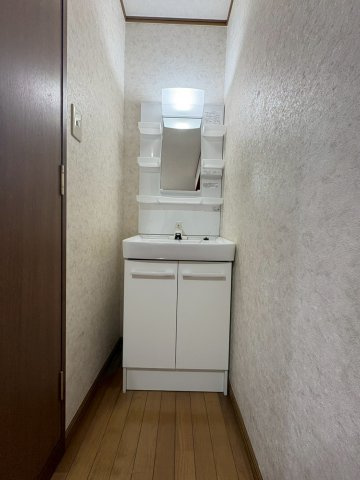 川西貸家の洗面所