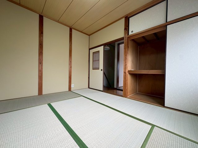 川西貸家の寝室
