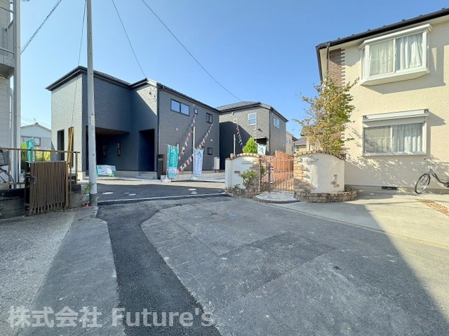 三郷市栄1丁目　新築戸建　全2棟　1号棟の前面道路含む現地写真|前面道路含む現地写真になります。