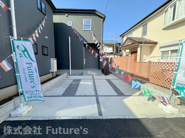 三郷市栄1丁目　新築戸建　全2棟　2号棟の駐車場|駐車場並列2台分完備！
