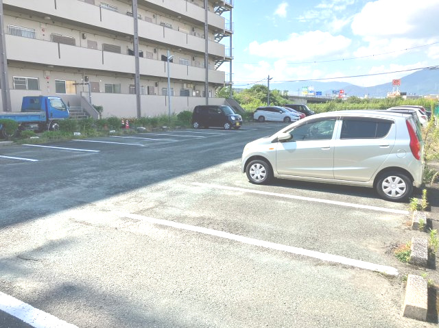 飯塚市忠隈　富士コーポ4階の駐車場