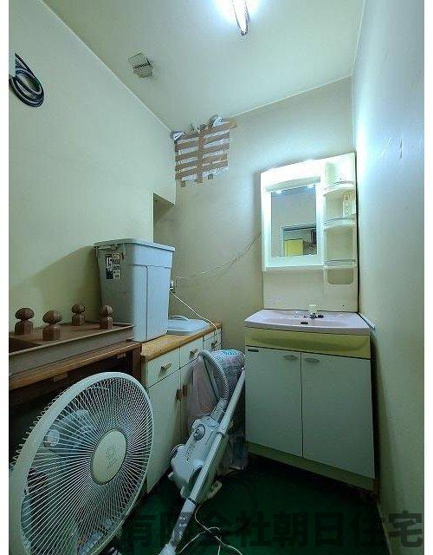 【洗面所】 | 雑賀町中古戸建 | コンパクトで使いやすい洗面所