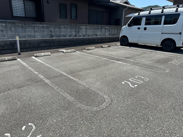ブールドーグフランセの駐車場