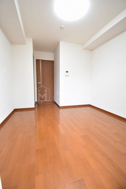 ドルチェヴィータ北浜の居間・リビング|※角部屋は横に窓有