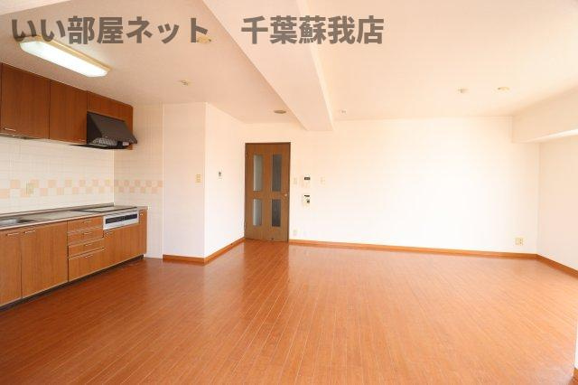 オーシャンビュー壱番館の居間・リビング|こちらの居間で趣味の時間をお楽しみください