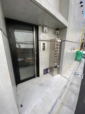 「防音マンション」ラシクラス・カリビアンⅣのエントランス|落ち着いたエントランスです