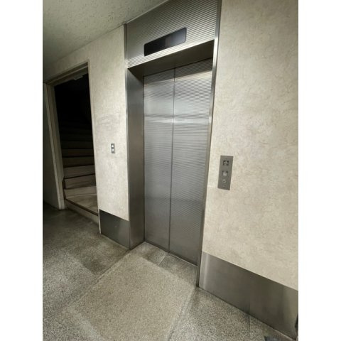 角松ビルのその他|エレベーター