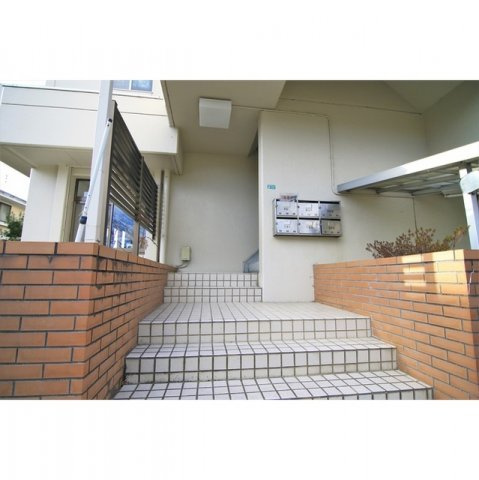 ホクコウビルのエントランス