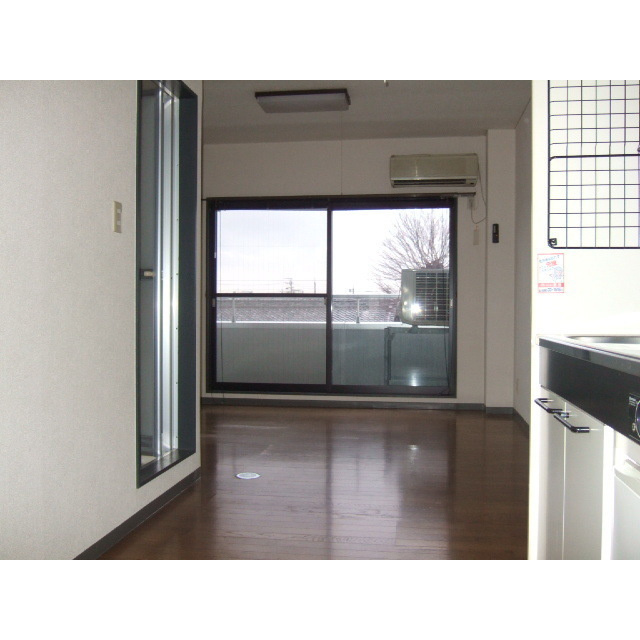 岐阜市敷島町９丁目の店舗事務所の内装|玄関からの眺め