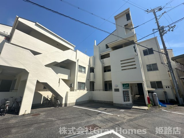 マンション大和の外観