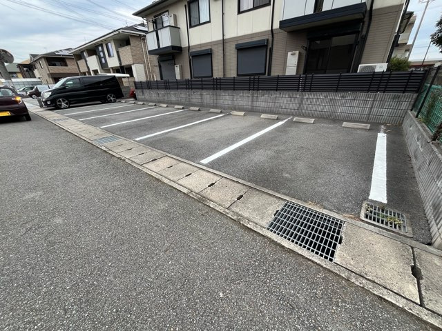 ファミール　B棟の駐車場