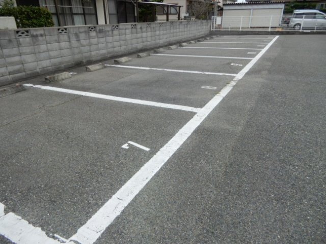 Ｅ・プラーノの駐車場