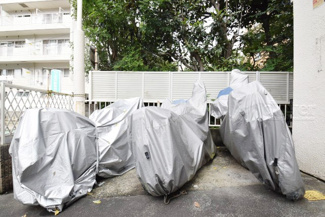 【駐車場】 | バイク置き場あり。空き区画の有無や駐輪料金、サイズおよび排気量規定などについては、改めてお問い合わせください。