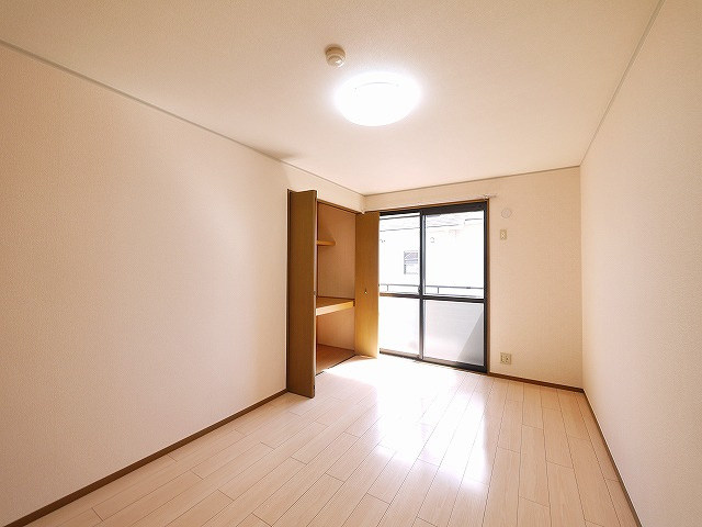 ラークハイムⅡの洋室|きれいな洋室です