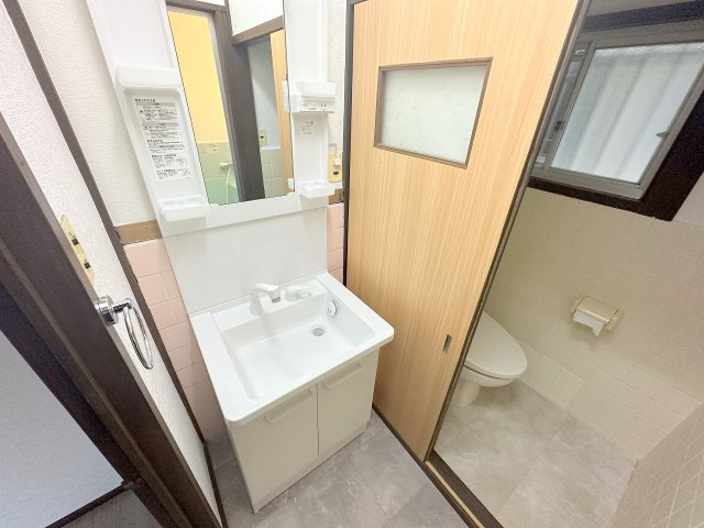 葛城市加守戸建の洗面所