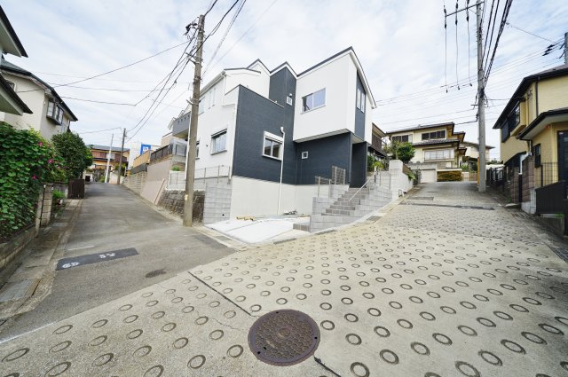 【横浜市旭区上白根２丁目14-10新築戸建て】★仲介手数料無料★（上白根小学校・旭北中学校）の前面道路含む現地写真