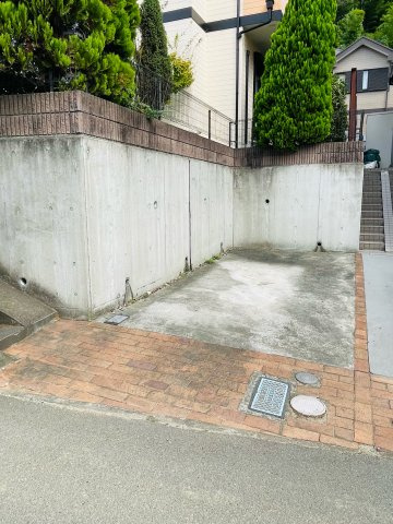 八王子市中山　中古戸建の駐車場