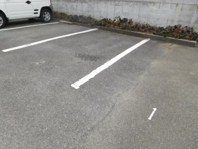 エバーグレースⅡの駐車場