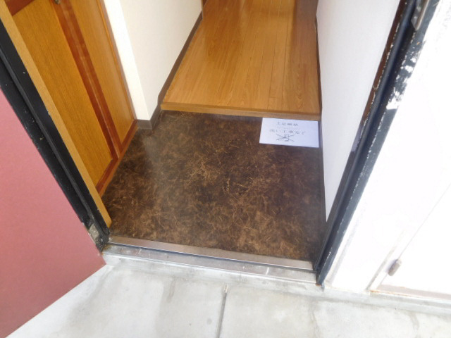 ジュネスYの玄関