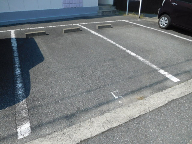 ジュネスYの駐車場