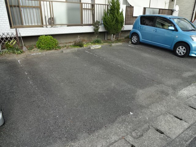ハイツ早瀬公園前の駐車場