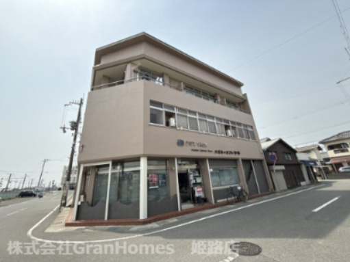 八木ビルの外観