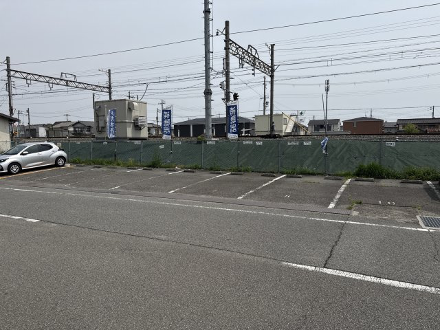 八木ビルの駐車場