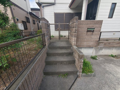 【エントランス】 | 成田邸貸家 | ゆとりのあるエントランスです