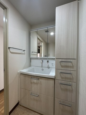 ライオンズマンション日吉南の独立洗面台