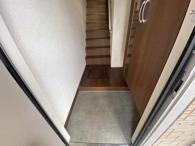 メゾン・ラフィーネの玄関