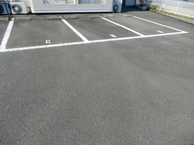 マックスマイシャトウの駐車場