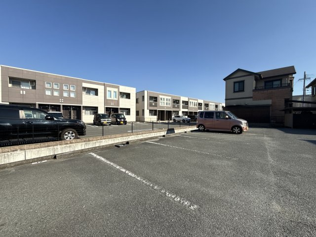 タウニィ・尾上の駐車場