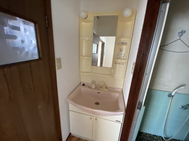 春日野町戸建の洗面所