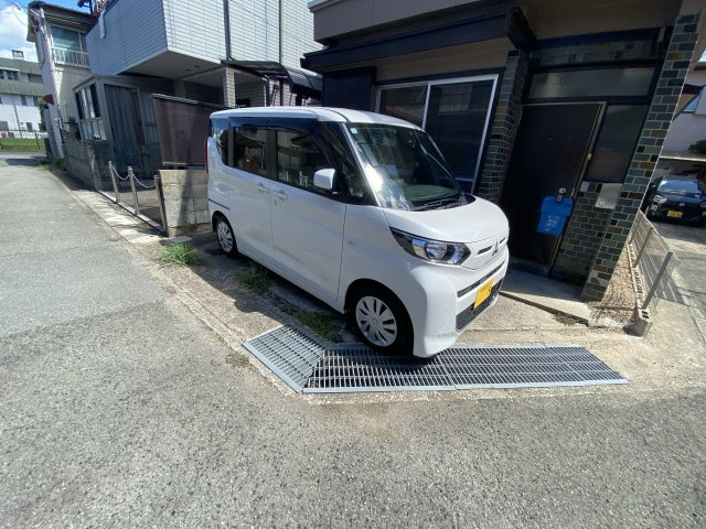春日野町戸建の駐車場