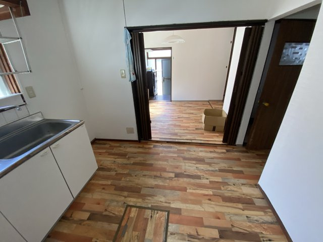 春日野町戸建の居間・リビング