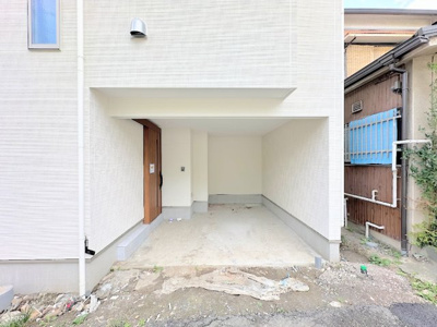 【駐車場】 | ◆◇蒔田町　新築戸建て◇◆ | ◆大切なお車の維持管理に便利なビルトイン車庫。雨や風をしのげる駐車場です。