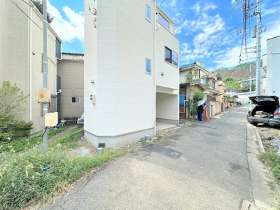 【前面道路含む現地写真】 | ◆◇蒔田町　新築戸建て◇◆ | ◆土・日・祝日は、当社スタッフによる現地案内会を実施しております。もちろん平日のご案内も可能です。お気軽にご相談ください！！