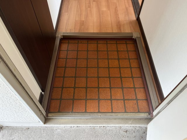 アーバン寺内の玄関