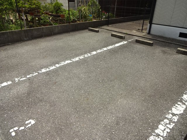 クレモナハイツ田寺の駐車場