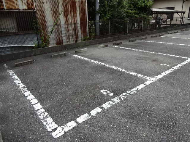 クレモナハイツ田寺の駐車場