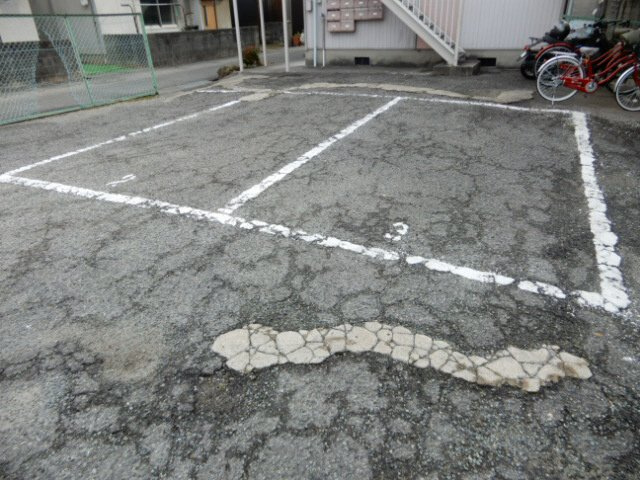 父夫山ハイツの駐車場