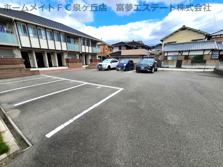 シャーメゾン泉北の駐車場