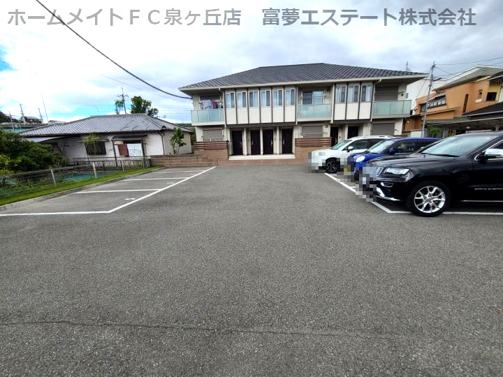 シャーメゾン泉北の駐車場