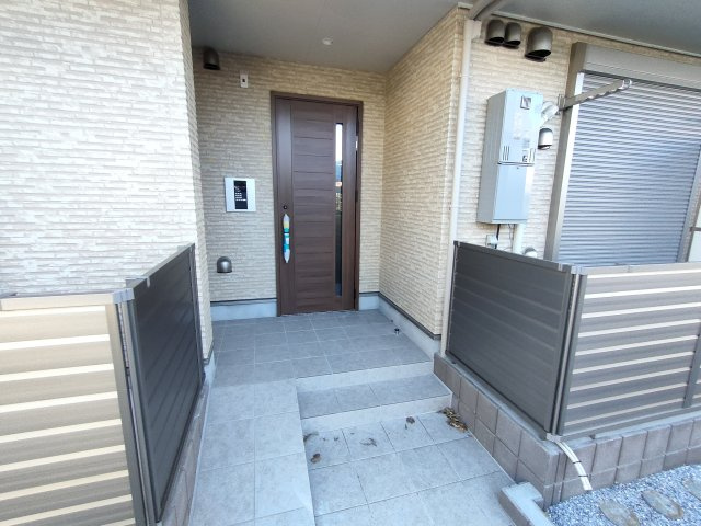 SBメゾン岩槻本町のエントランス|落ち着いたエントランスです