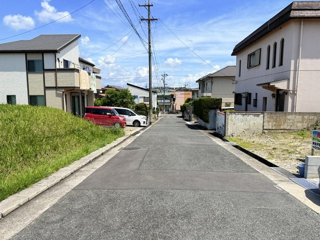 知多市つつじヶ丘3丁目　売地Bの前面道路含む現地写真|前面道路