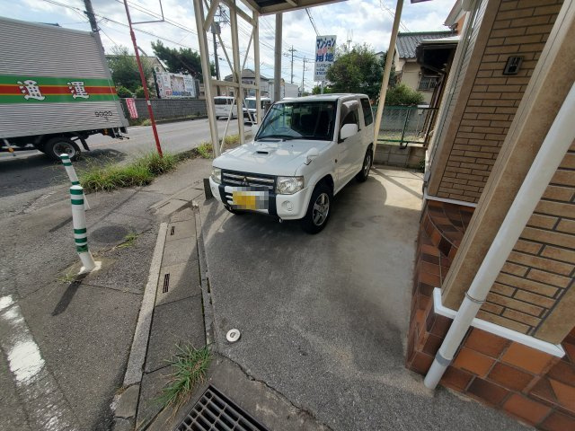 上野1丁目貸家の駐車場|駐車場です
