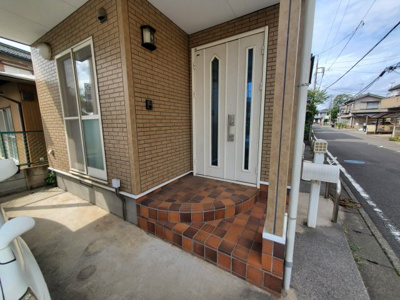 【エントランス】 | 上野1丁目貸家 | 落ち着いたエントランスです